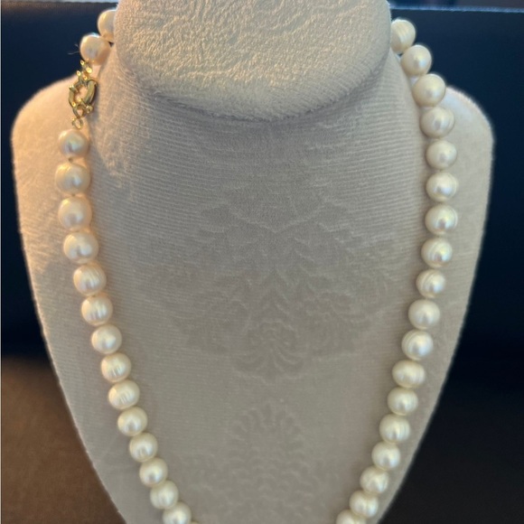 Pearl Necklace - Picture 1 of 3